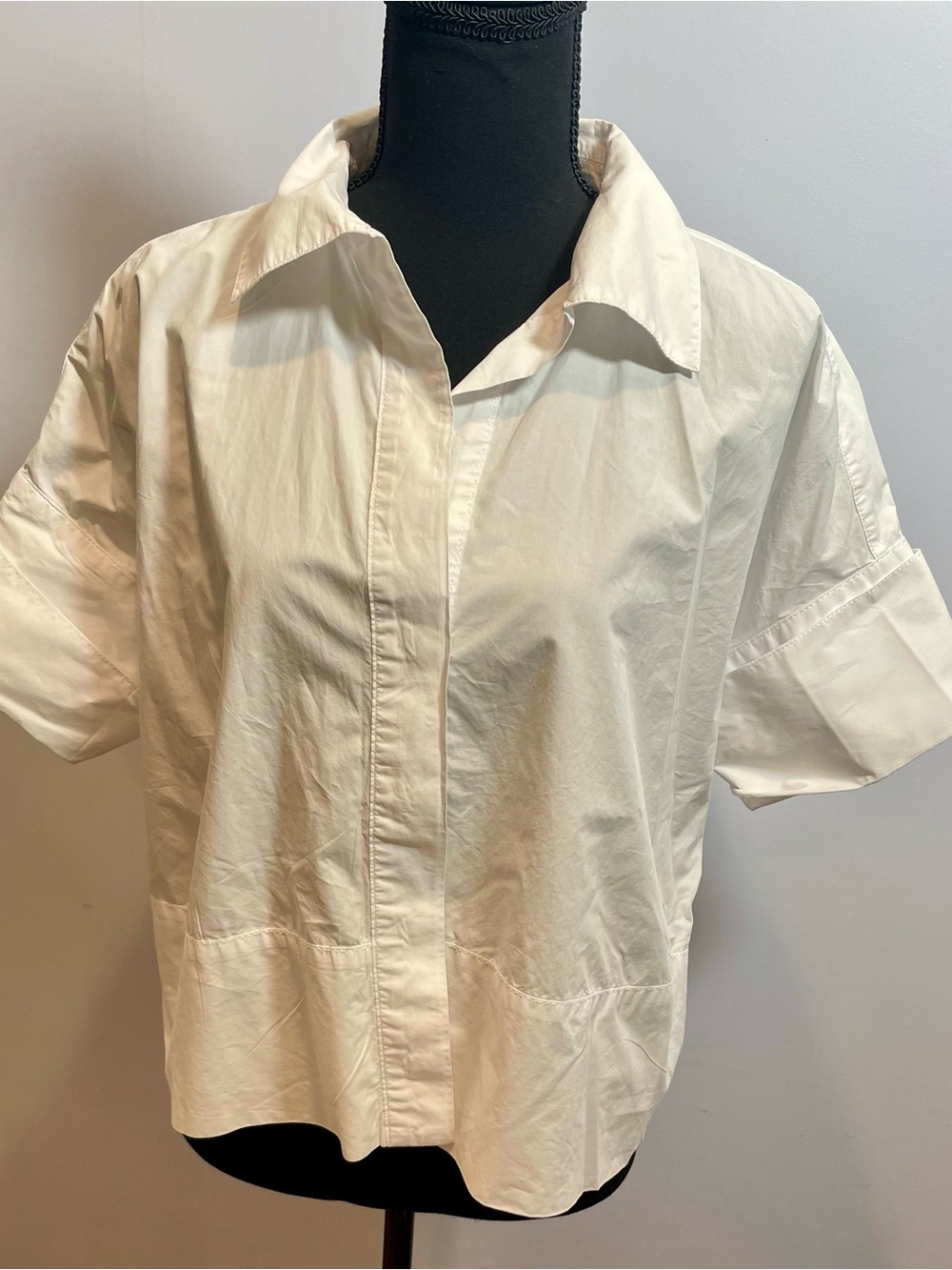 Banana Republic White Button-Up Short Sleeve Shirt